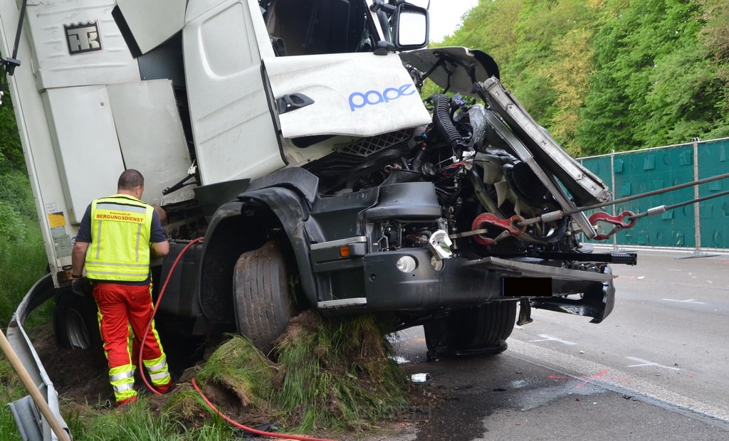 Wieder schwerer VU A 1 Rich Saarbruecken vorm AK Leverkusen P2542.JPG - Miklos Laubert